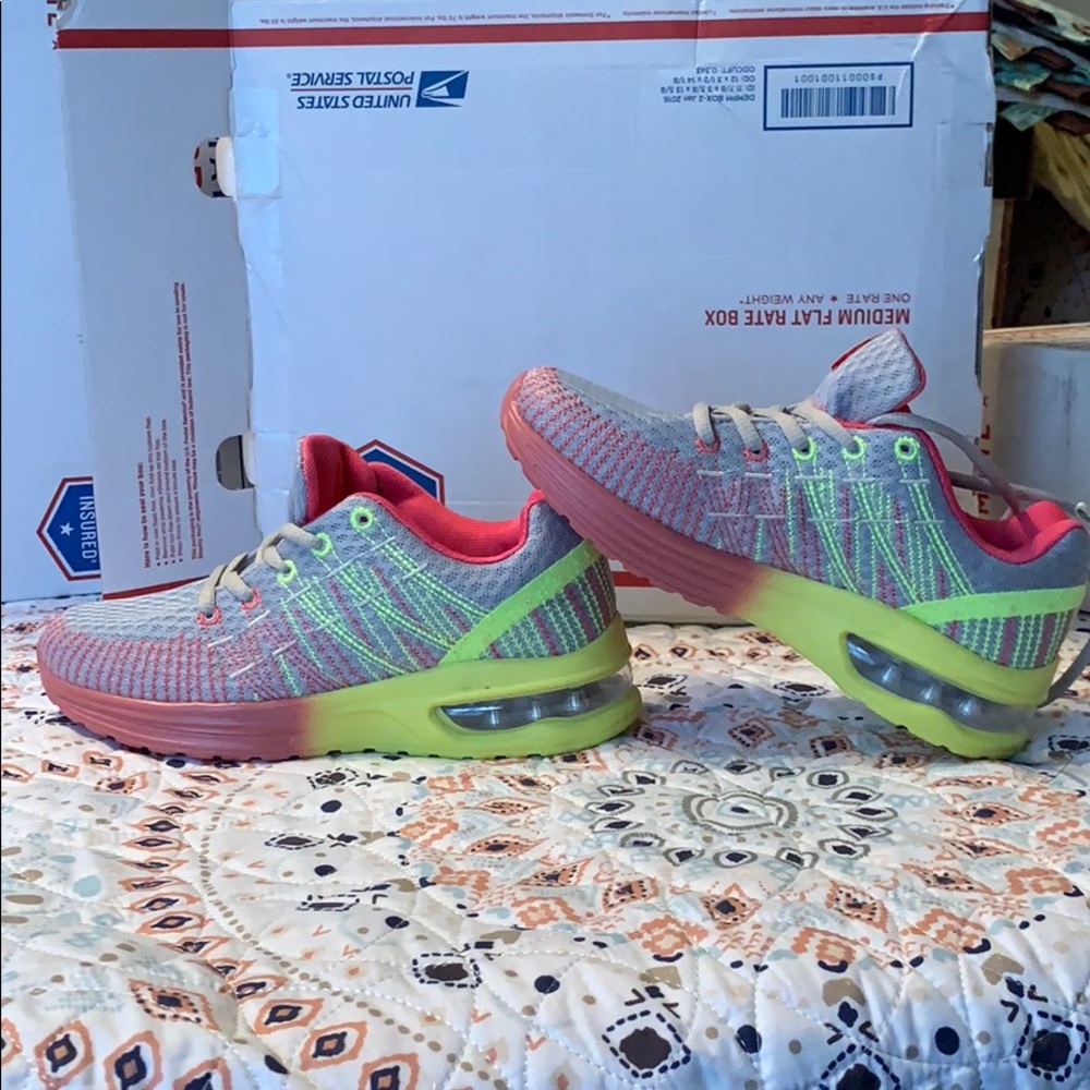 Women’s Omega Walk shoes